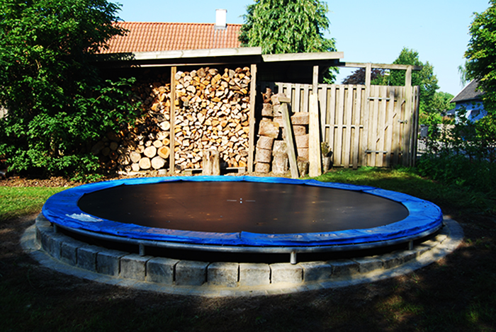 Nedgravning af trampolin