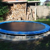 Nedgravning af trampolin